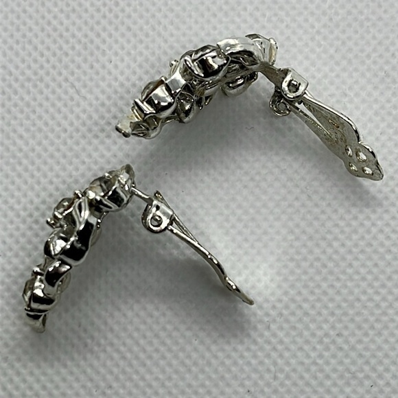 Lisner Womens Clip On Earrings Silver Tone Leaf Shape Clear Rhinestones Formal - Picture 6 of 9